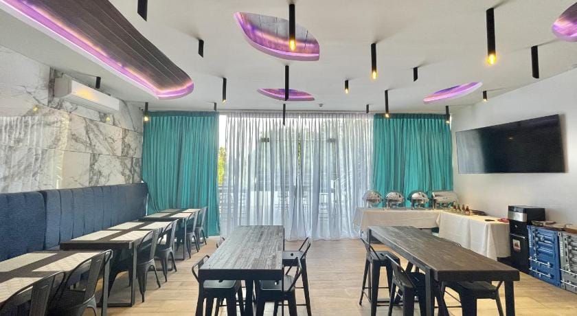 Lighthouse Point Hotel Hotel in Dumaguete