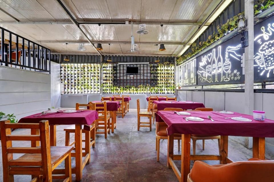 SPOT ON Canton Lodging And Boarding Hotel in Bengaluru