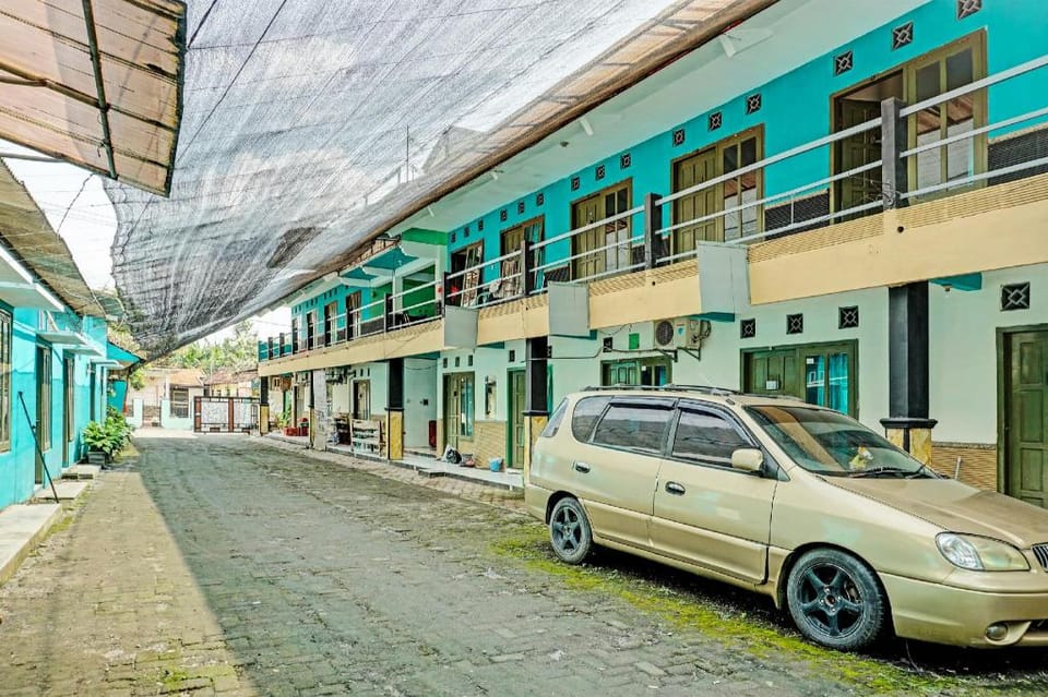 Hotel O Dhaha Penginapan House Syariah Hotel in East Java
