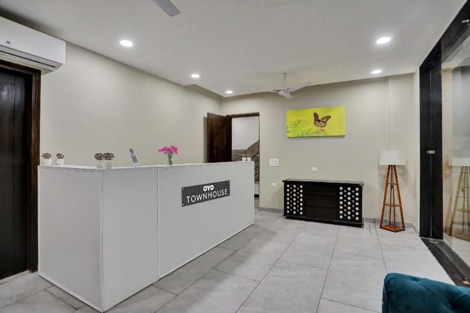 Townhouse Xanthe Hotel in Noida