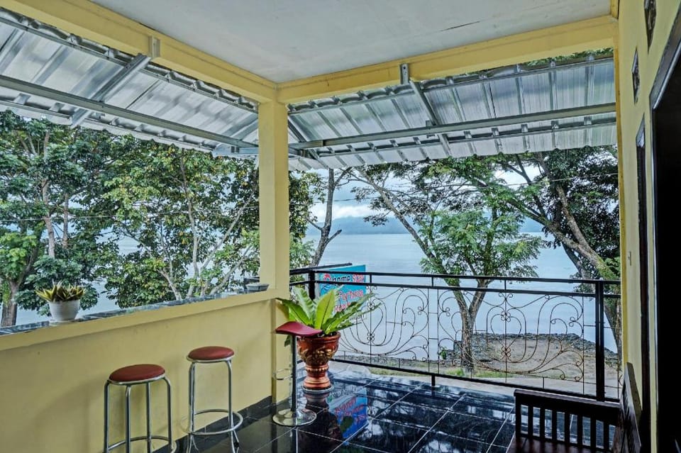 SPOT ON 92412 Homestay Eka Fortuna Ranau Hotel in Indonesia