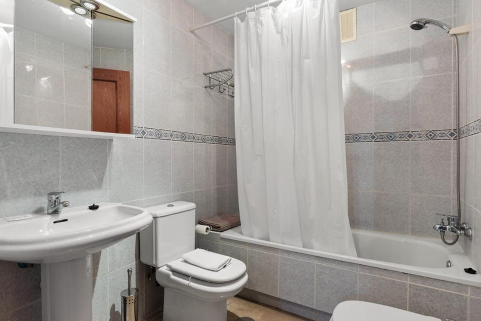 Marysol Apt with pool by Costarentals - Ref 200 Apartment in Torremolinos