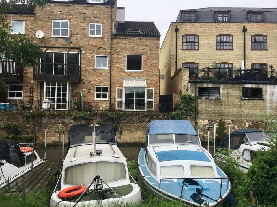 River Penthouse Apt 2BR Parking View St Neots Town Centre Apartment in Huntingdonshire District