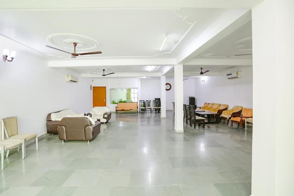 FabHotel Premium Rooms Hotel in Delhi