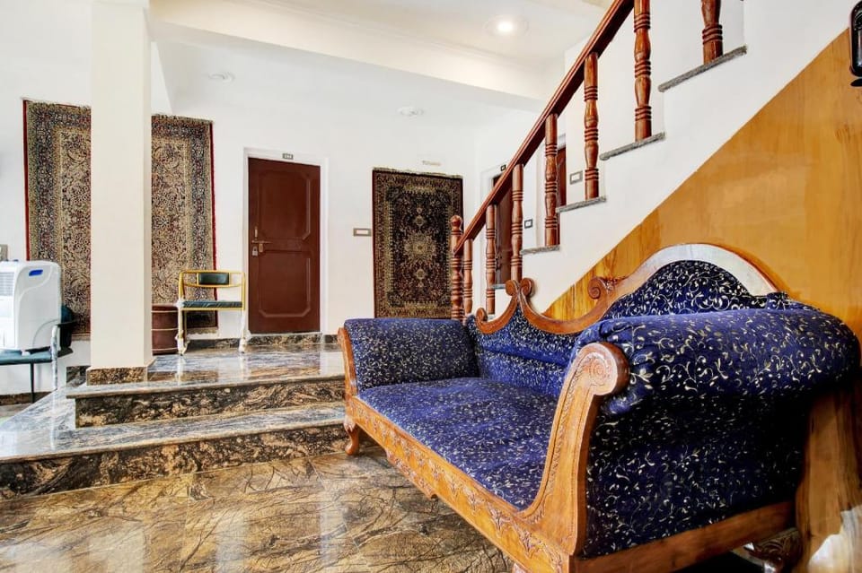 Super Collection O Dal Lake Hotel in India