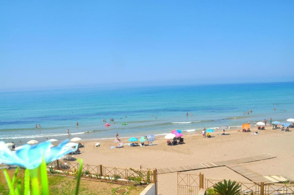 Beachfront 2-bed luxury Apartment - Agios Gordios, Corfu, Greece Apartment in Saint Gordios beach