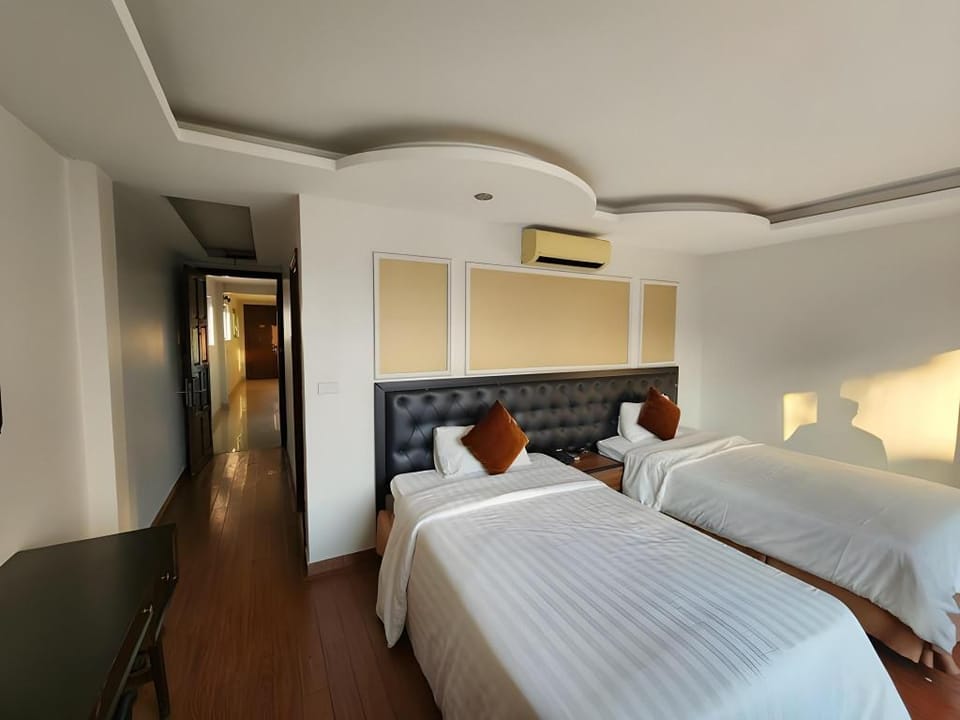 Bay Luxury - Trung Nam Hotel - 64 Nguyen Truong To Hotel in Hanoi