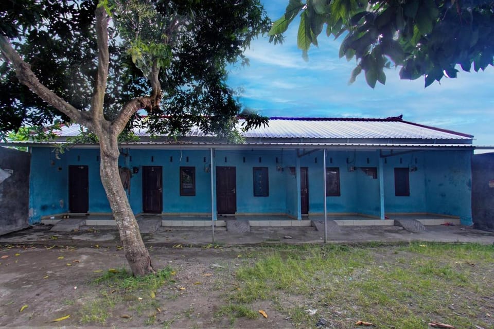 Hotel O Kos Agi Mataram Near Masjid Hissoh Al-Faham Hotel in West Nusa Tenggara, Indonesia