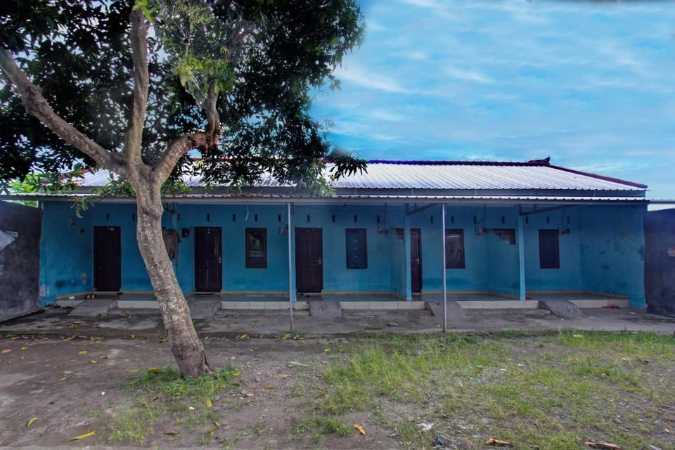 Hotel O Kos Agi Mataram Near Masjid Hissoh Al-Faham Hotel in West Nusa Tenggara, Indonesia