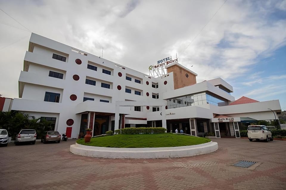 Dfront Golden Palace Hotel in Tamil Nadu