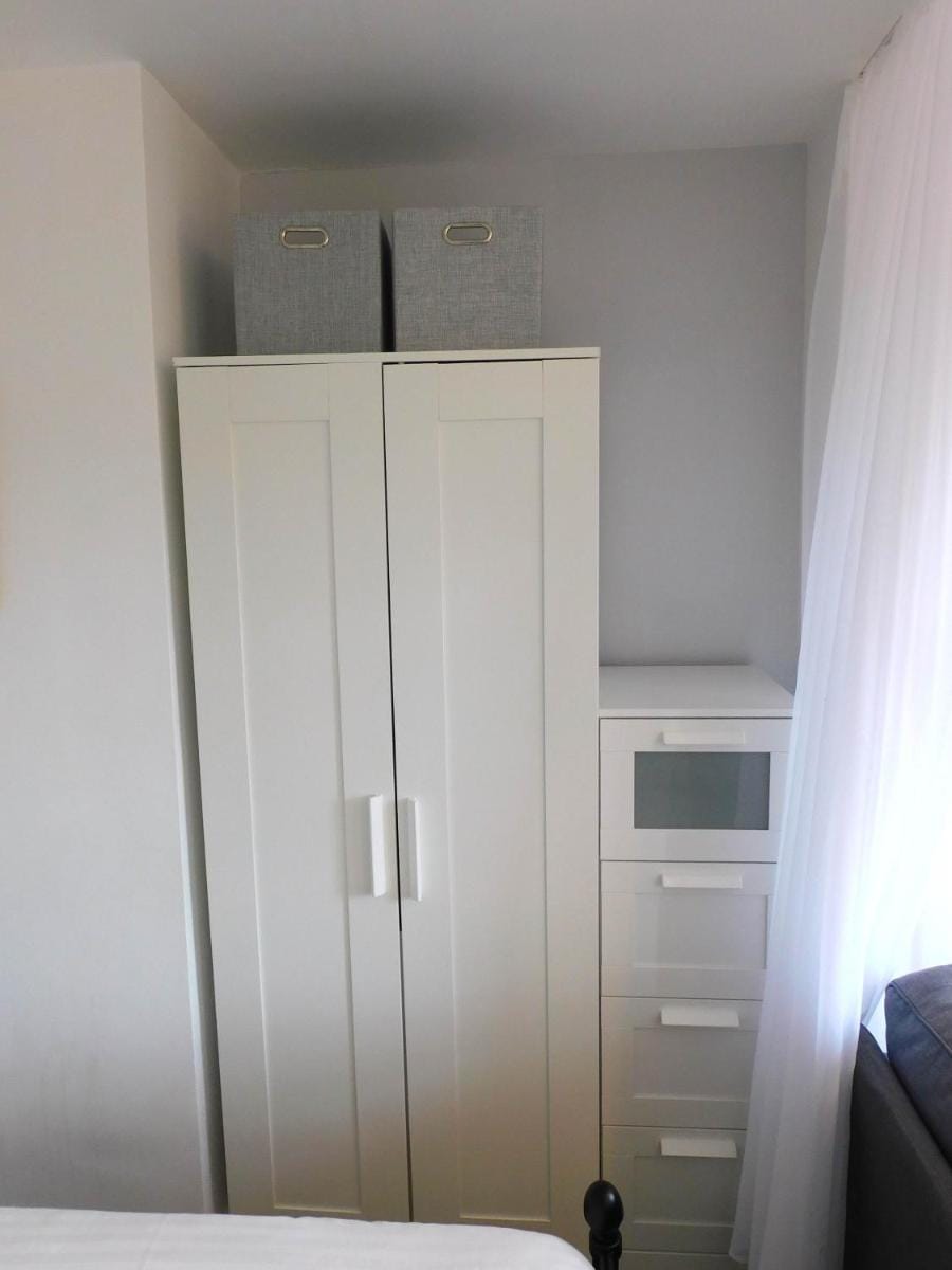 Modern bright studio apartment in south Glasgow Apartment in Glasgow