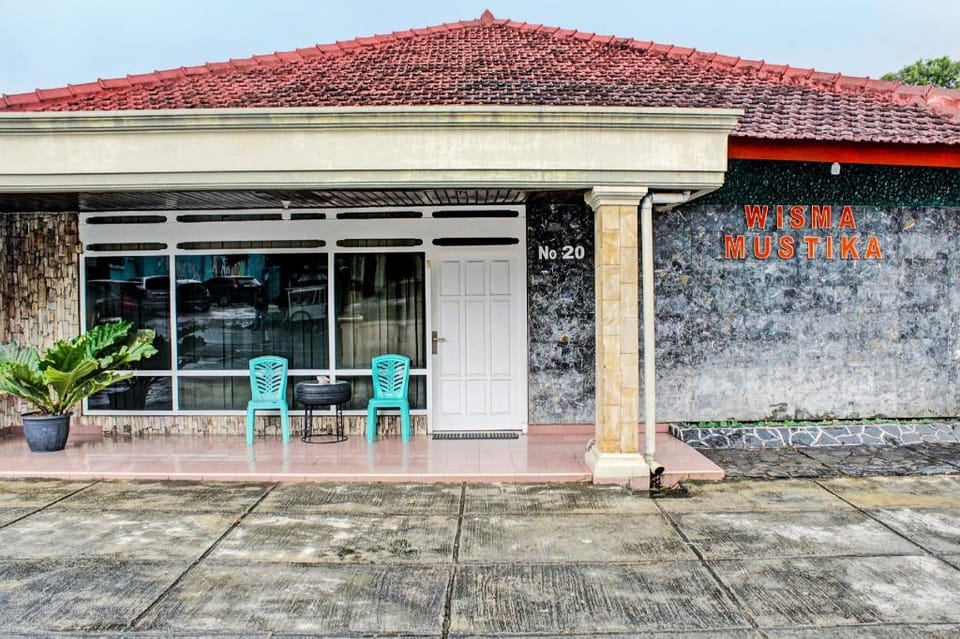 OYO 92447 Wisma Mustika Syariah Hotel in Indonesia