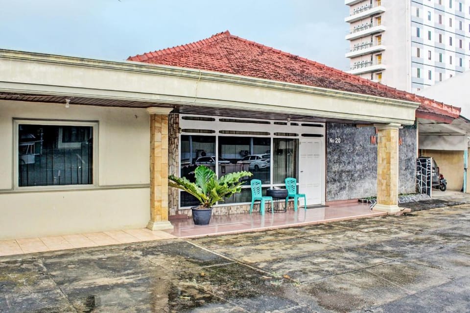 OYO 92447 Wisma Mustika Syariah Hotel in Indonesia