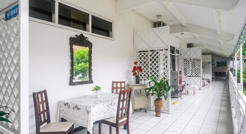 OYO 92454 Griya Raharja Guest House Syariah Hotel in Special Region of Yogyakarta