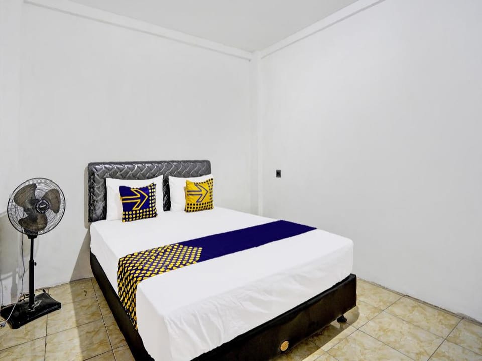 Hotel O Griya Sandi Residence Family NearPantai Boom Hotel in East Java