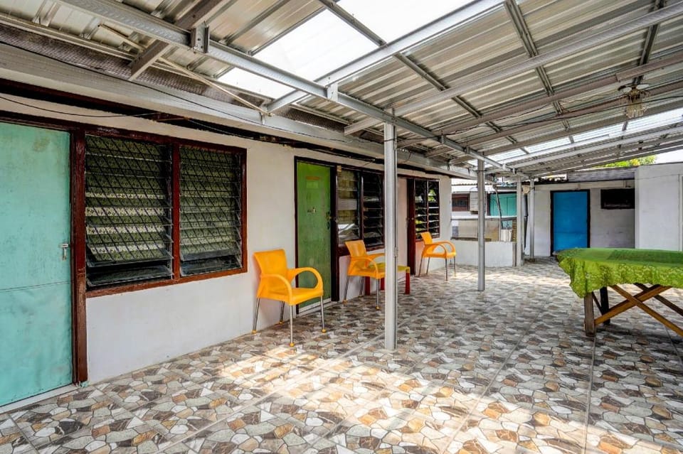 OYO Life 92461 Aini Syariah Homestay Hotel in Surabaya