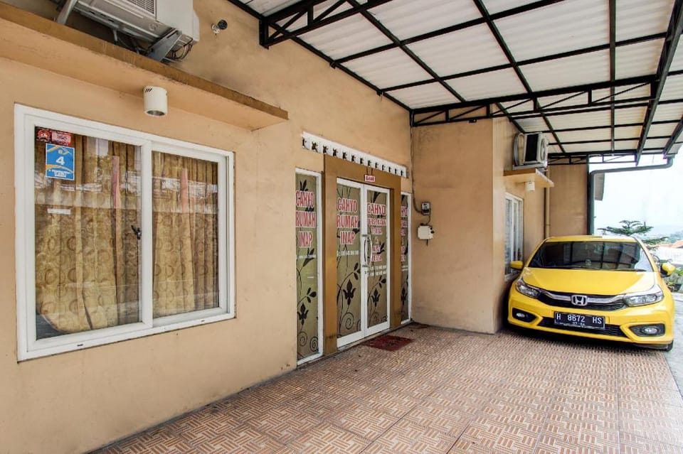 OYO 92459 Cahyo Kost 2 Hotel in Indonesia