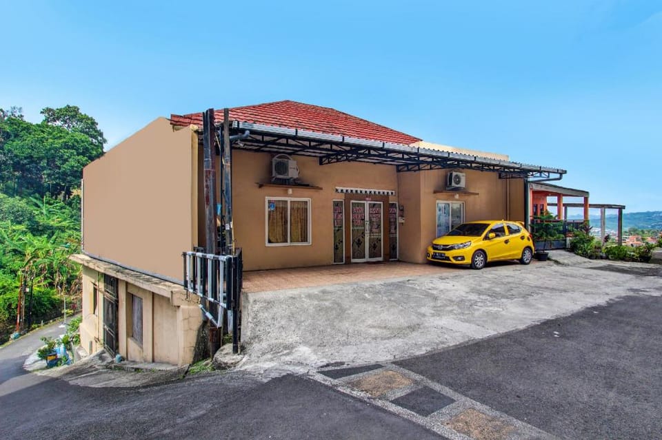 OYO 92459 Cahyo Kost 2 Hotel in Indonesia