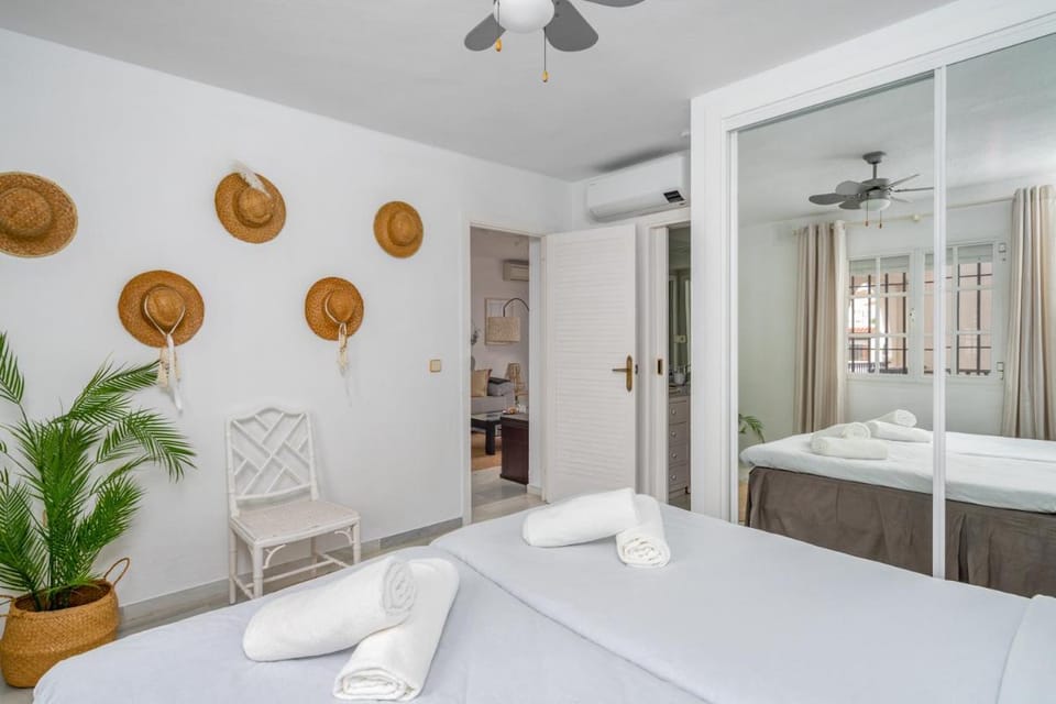 La Duquesa apt with pool by Costarentals - Ref M8 Apartment in Costa del Sol