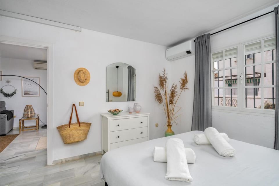 La Duquesa apt with pool by Costarentals - Ref M8 Apartment in Costa del Sol