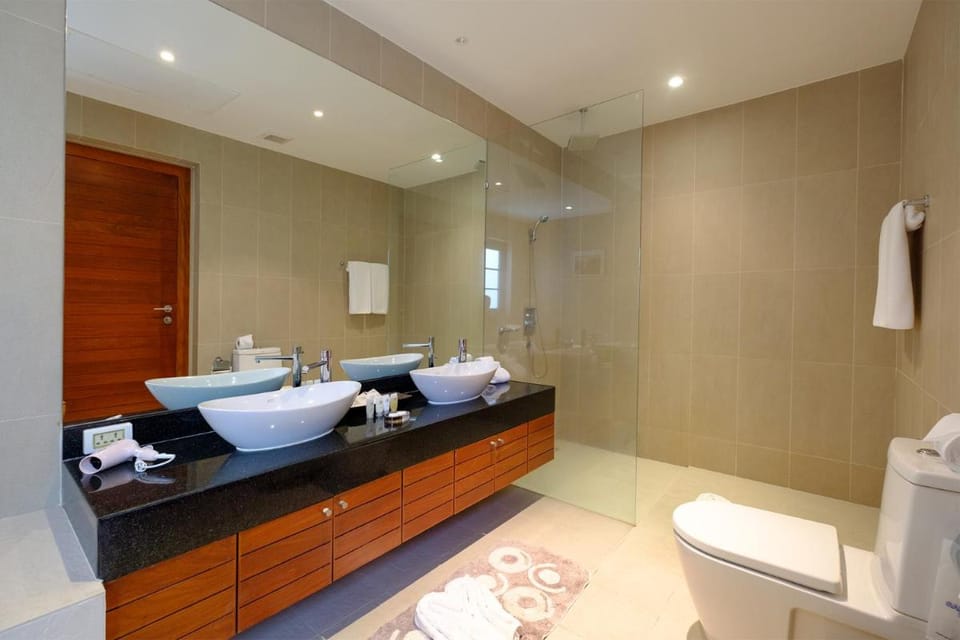 Luxe 2br Pool Villa walk to Bangtao Beach Villa in Choeng Thale