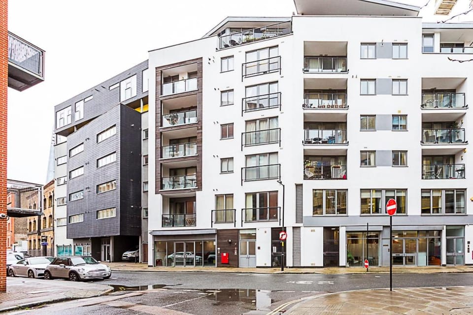 Duplex Two-Bed Apartment Near Tower Bridge Apartment in London Borough of Southwark