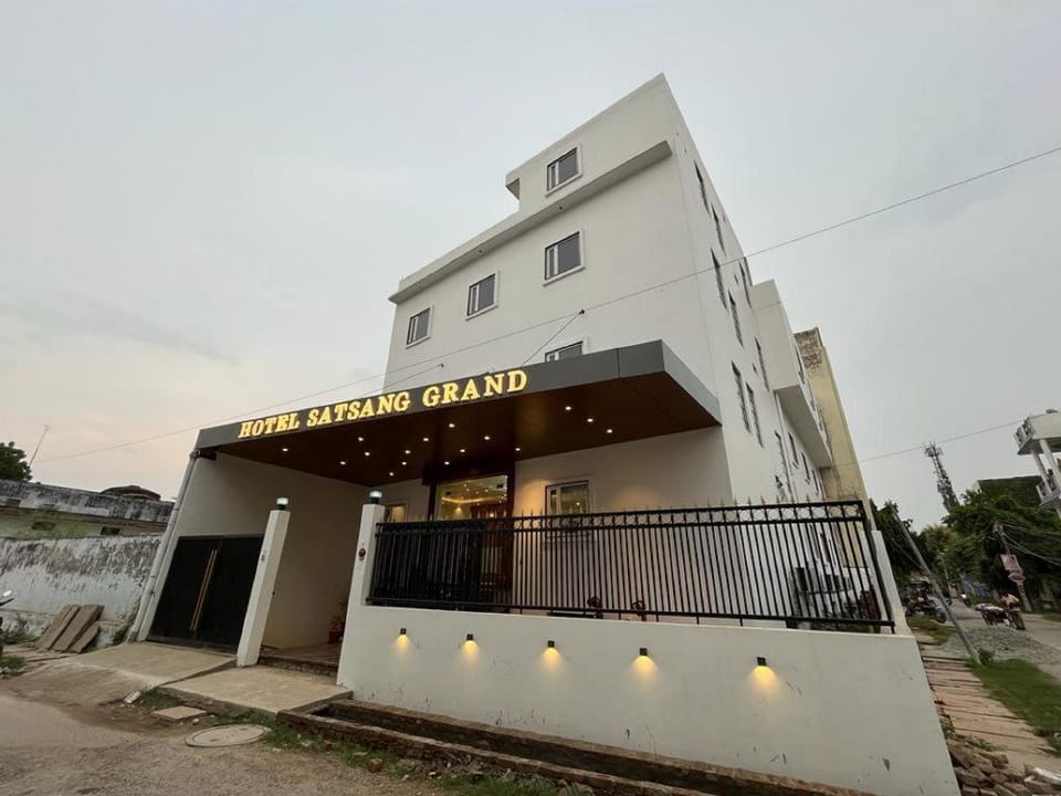 Hotel Satsang Grand Hotel in Varanasi