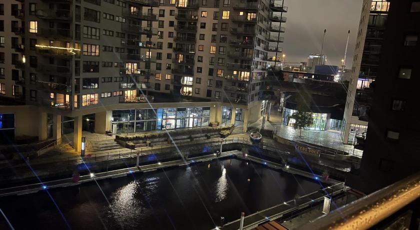 Deluxe City Apt, Beautiful River View,Free Parking Apartment in Leeds