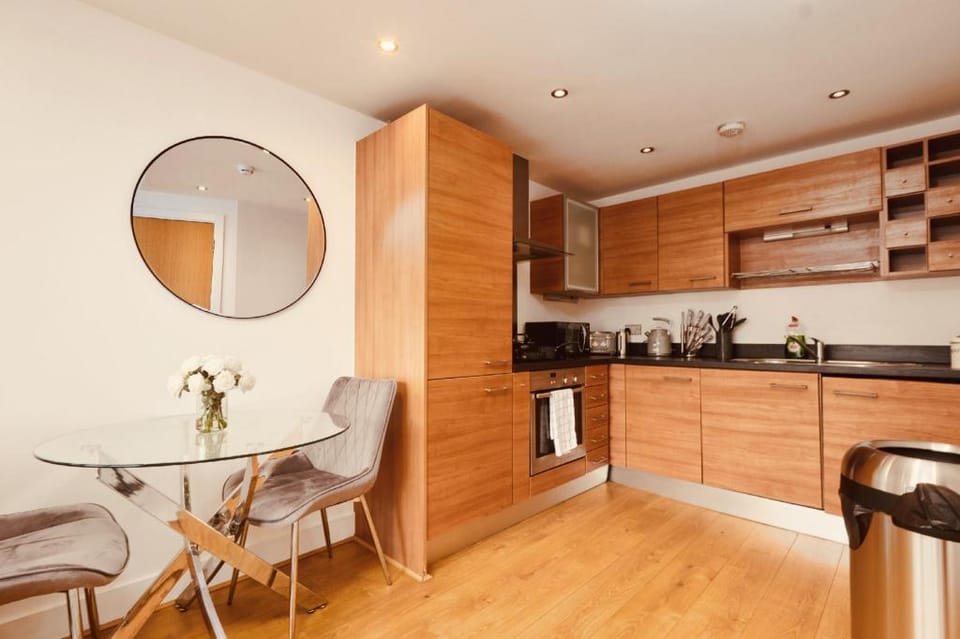 Deluxe City Apt, Beautiful River View,Free Parking Apartment in Leeds