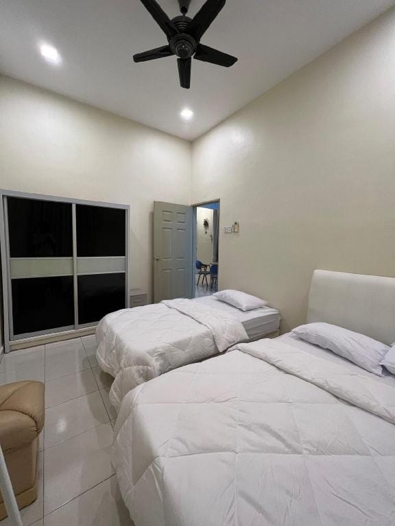 Entire vacation home with landscape garden Vacation rental in Perak
