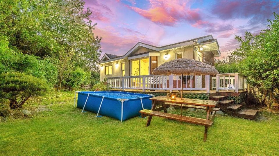 Gangneung Owolui Eondeok Pension Bed and Breakfast in South Korea