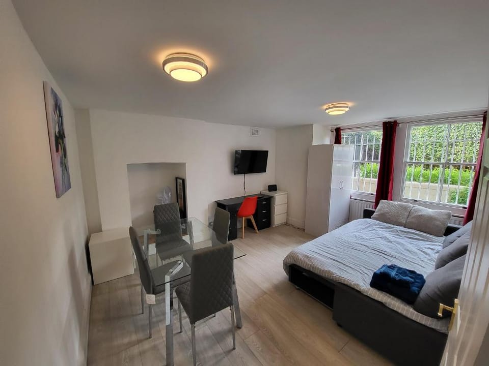 Cosy Apartment By Clapham South Underground Apartment in London