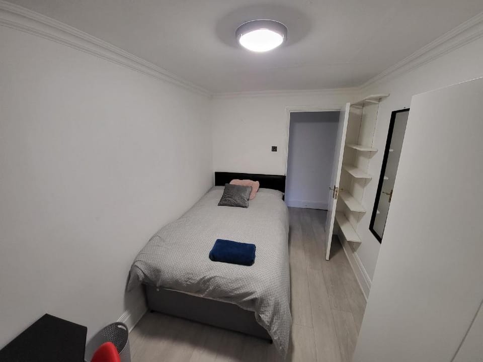 Cosy Apartment By Clapham South Underground Apartment in London