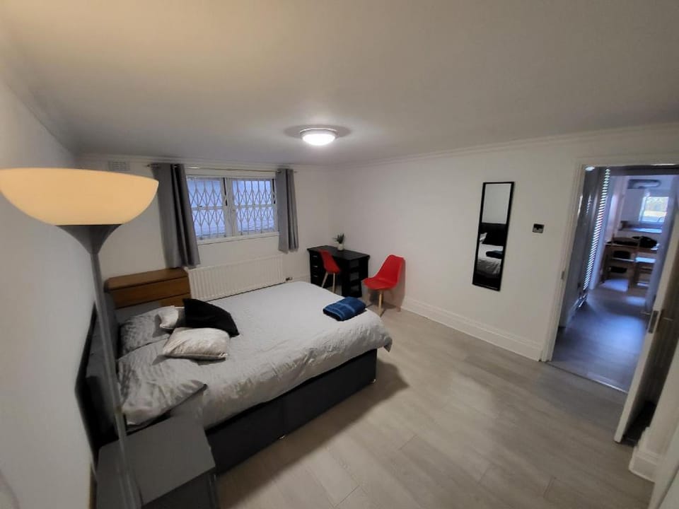 Cosy Apartment By Clapham South Underground Apartment in London