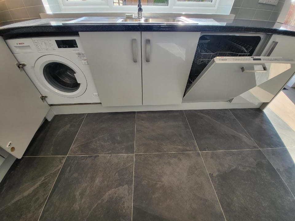 High Spec Large 6 Bedroom House Apartment in Kingston upon Thames