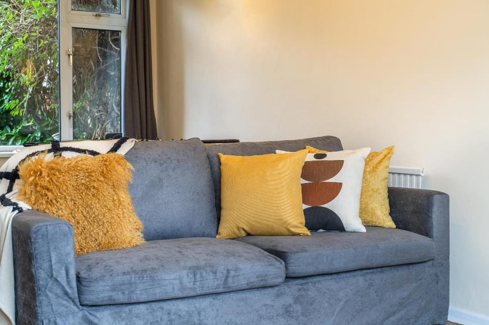 Pierocks Carver Entire house, Free Parking and WI-FI in High Wycombe Apartment in High Wycombe