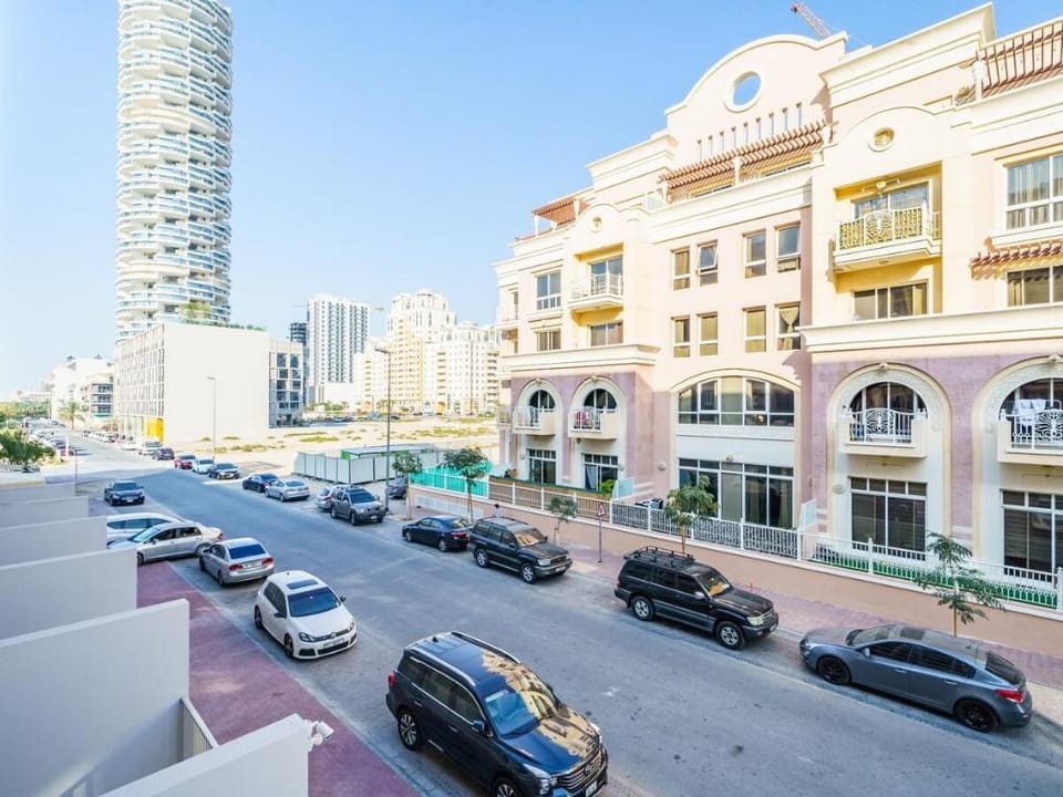 Elegant and Comfy Studio - JVC Dubai Apartment in Dubai