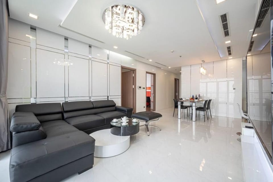 FREE AIRPORT PICKUP❤️HIGHFLOOR CITY+RIVER VIEW❤️ Apartment in Ho Chi Minh City