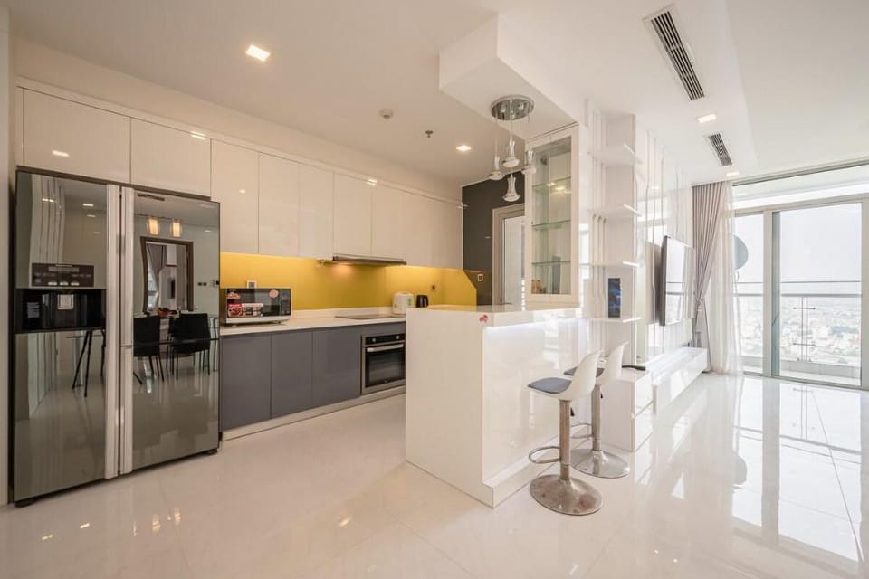 FREE AIRPORT PICKUP❤️HIGHFLOOR CITY+RIVER VIEW❤️ Apartment in Ho Chi Minh City