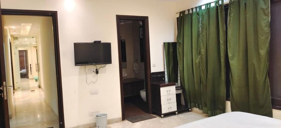 Lovely 4-bedroom apartment! Centrally located Apartment in Delhi