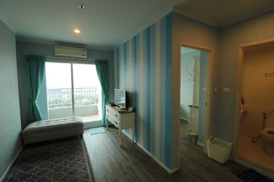 Seaview Lumpini Park Jomtein Beach Apartment in Pattaya City