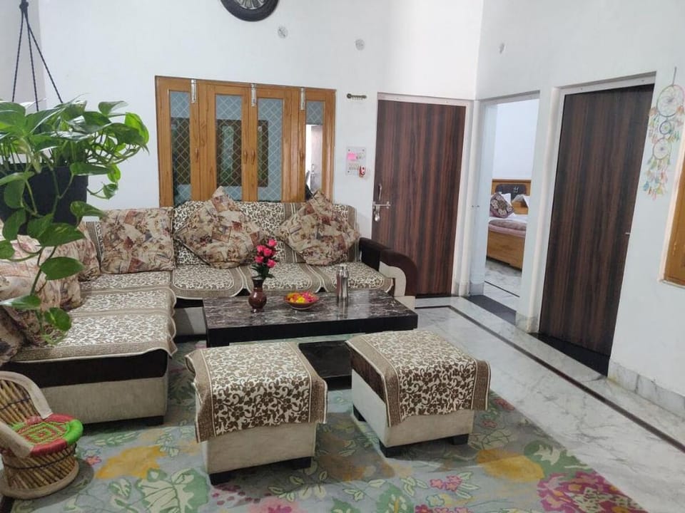 Kridha Holidays Homestay With Kitchen Apartment in Uttar Pradesh