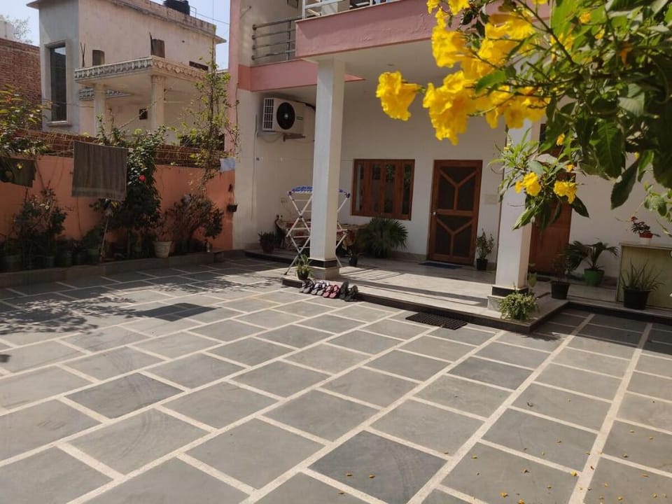 Kridha Holidays Homestay With Kitchen Apartment in Uttar Pradesh