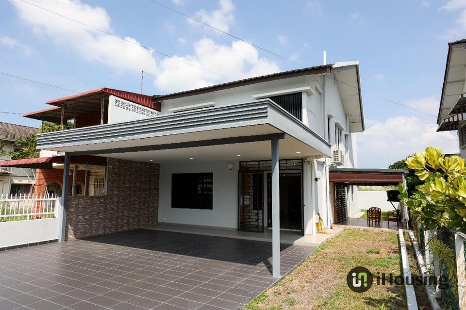 Klebang Modern Classic Chill House By I Housing Vacation rental in Malacca