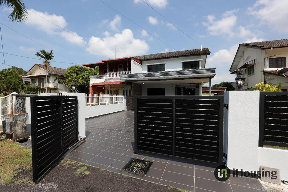 Klebang Modern Classic Chill House By I Housing Vacation rental in Malacca