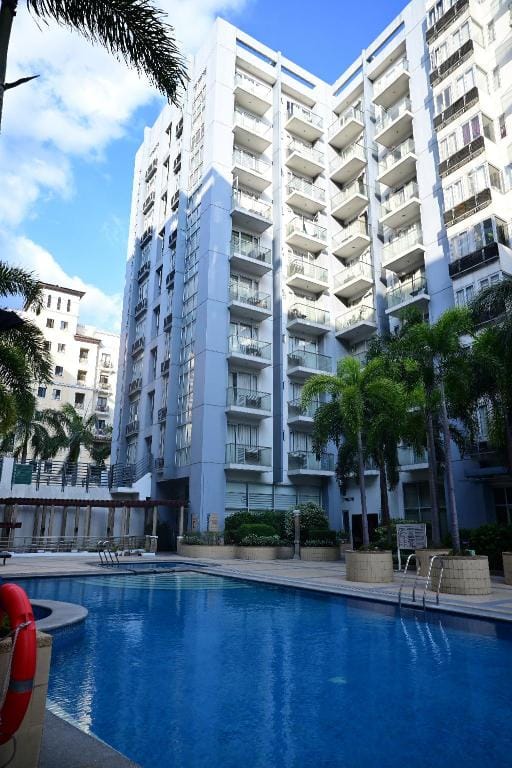 Cozy 2 Bedroom Unit with Balconies Fronting Pool Apartment in Pasay