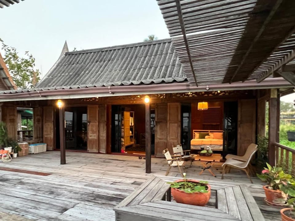 REUN THAI KOH KRET เรือนไทยเกาะเกร็ดโฮมสเตย์ Villa in Bangkok