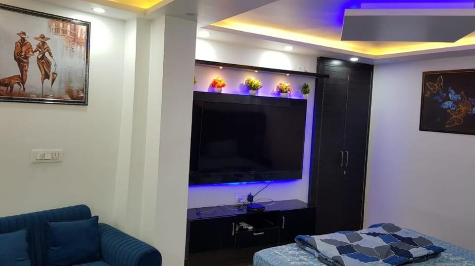 Happy place for all come & enjoy with us Apartment in New Delhi