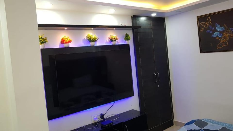 Happy place for all come & enjoy with us Apartment in New Delhi