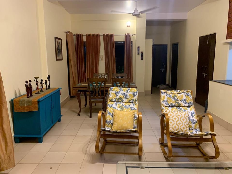 Comfortable home with 3 bedrooms,kitchen & parking Apartment in Varanasi